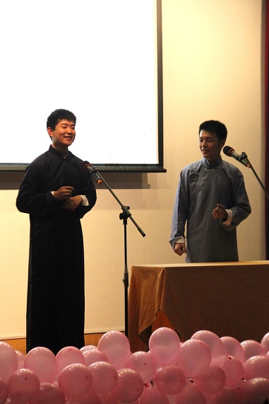 物院学子，其乐融融一家亲.jpg
